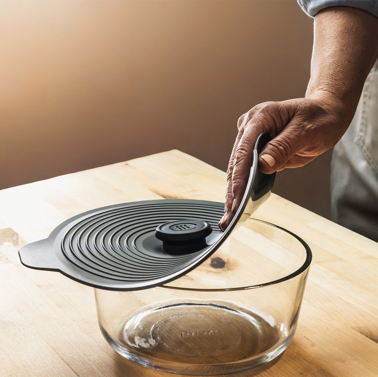 Silicone-Pot-Lid-In-Use-7.jpg