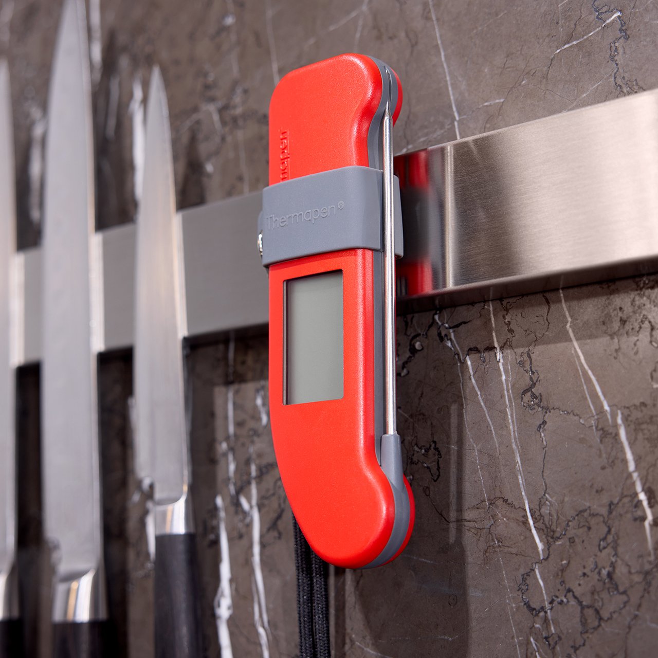 THS-830-470-thermapen-magnetic-band-and-lanyard-g03.jpg