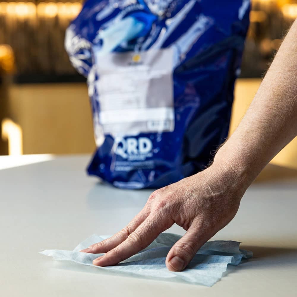 TW-836-330-cleaning-wipes-1-000-wipes-quick-release-dispenser-pack-g01.jpg