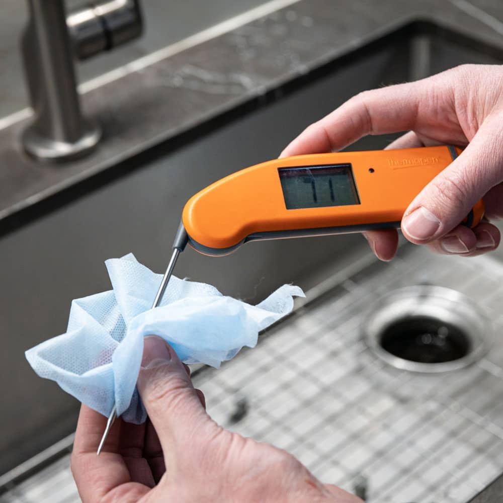 TW-836-330-cleaning-wipes-1-000-wipes-quick-release-dispenser-pack-g02.jpg